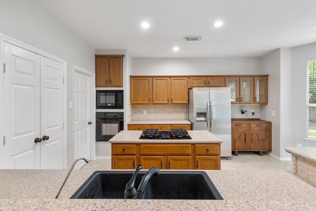 150 W Bristol Oak Circle, The Woodlands, TX 77382