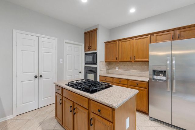 150 W Bristol Oak Circle, The Woodlands, TX 77382
