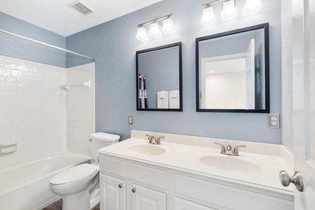 150 W Bristol Oak Circle, The Woodlands, TX 77382