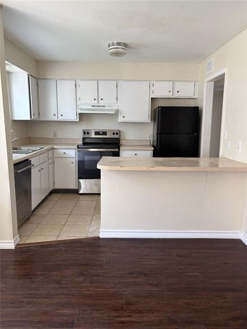 1221 Houston Streets 4, Rosenberg, TX 77471