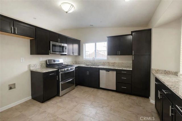 2058 W Fairview Drive, Rialto, CA 92377