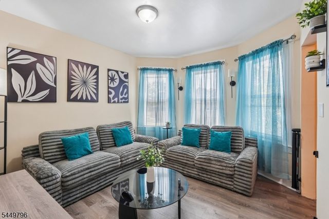 155 Hayward Pl, Wallington Boro, NJ 07057