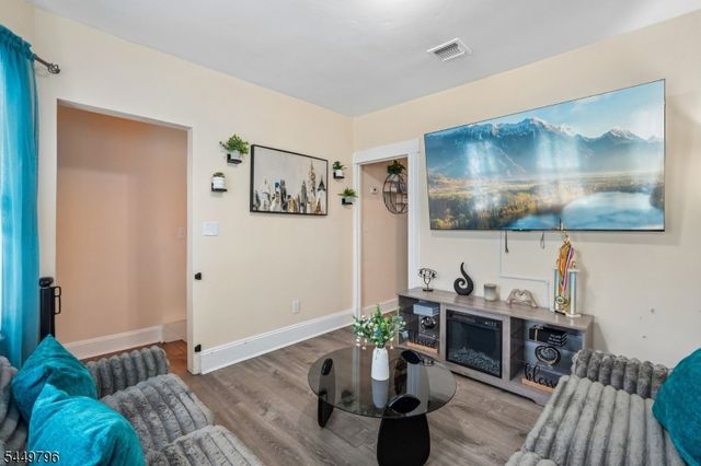 155 Hayward Pl, Wallington Boro, NJ 07057