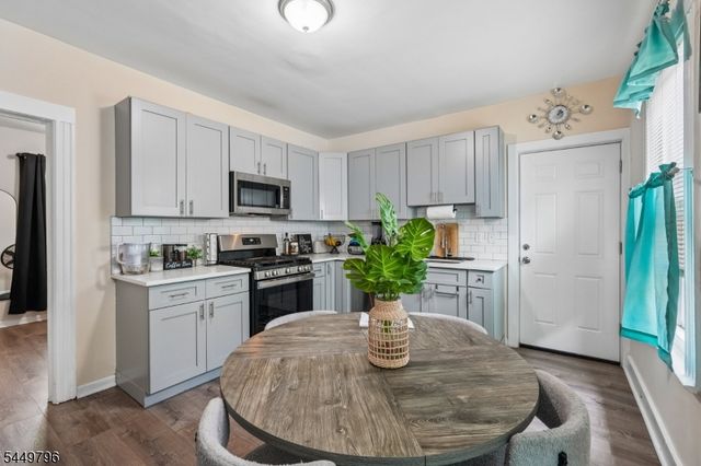 155 Hayward Pl, Wallington Boro, NJ 07057