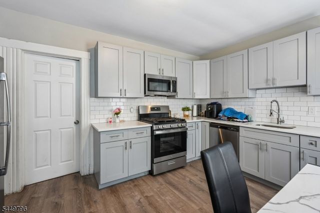 155 Hayward Pl, Wallington Boro, NJ 07057