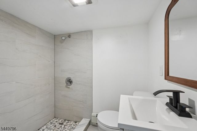 155 Hayward Pl, Wallington Boro, NJ 07057