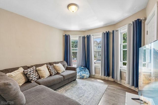 155 Hayward Pl, Wallington Boro, NJ 07057