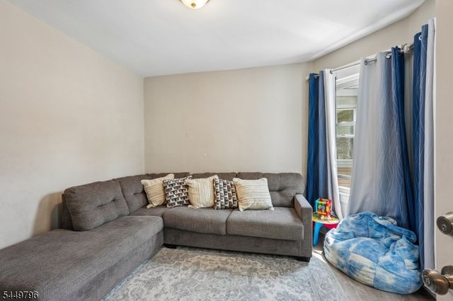 155 Hayward Pl, Wallington Boro, NJ 07057