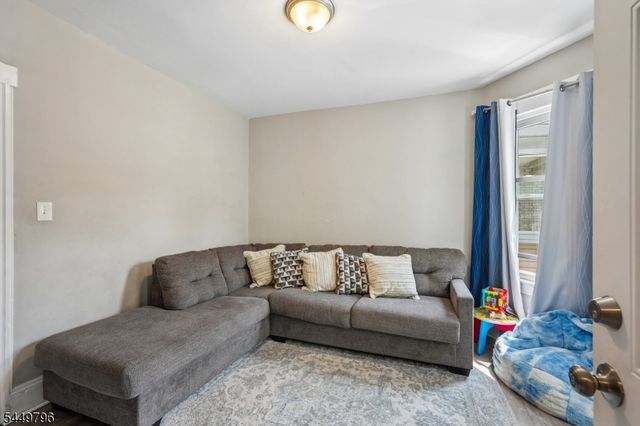 155 Hayward Pl, Wallington Boro, NJ 07057