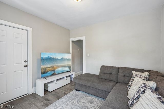 155 Hayward Pl, Wallington Boro, NJ 07057
