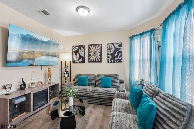155 Hayward Pl, Wallington Boro, NJ 07057