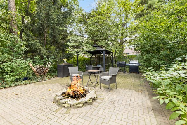 9720 S VANDERPOEL Avenue, Chicago, IL 60643