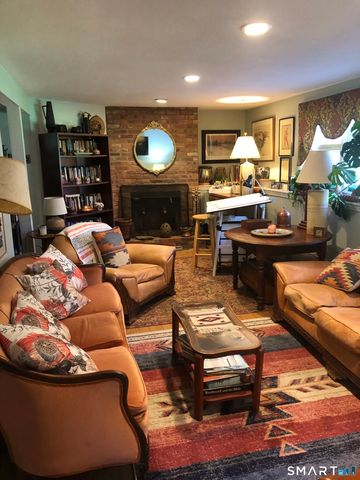3 Short Lane, Simsbury, CT 06070