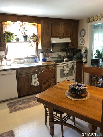 3 Short Lane, Simsbury, CT 06070