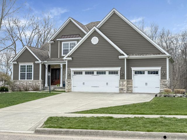 1669 Forest View Drive, Pataskala, OH 43062