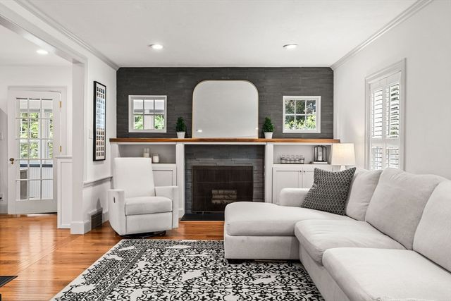 17 Lowell St, Andover, MA 01810