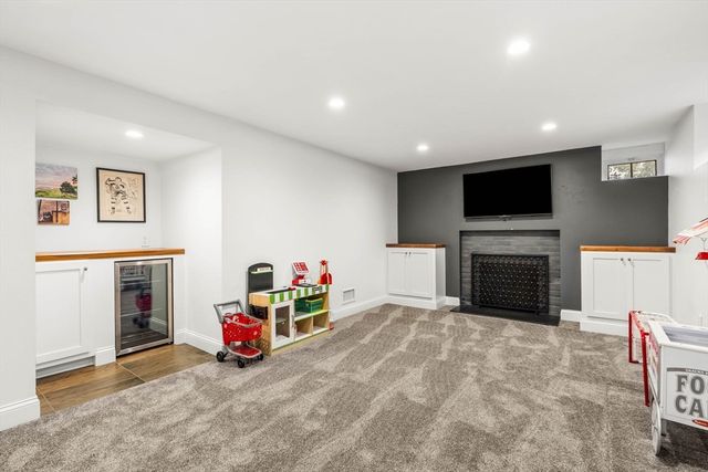 17 Lowell St, Andover, MA 01810