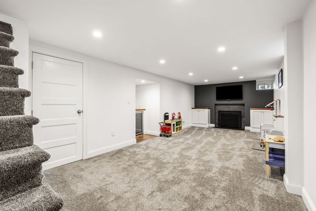17 Lowell St, Andover, MA 01810