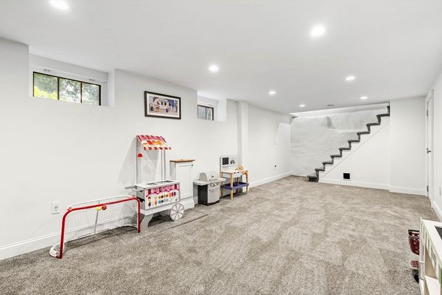 17 Lowell St, Andover, MA 01810