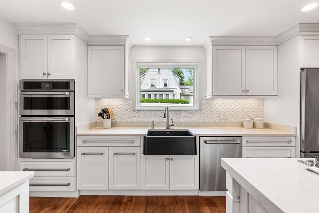 17 Lowell St, Andover, MA 01810