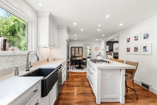17 Lowell St, Andover, MA 01810