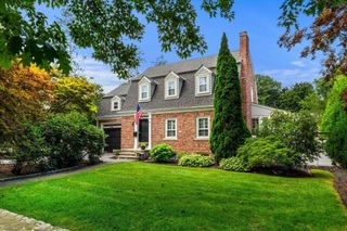17 Lowell St, Andover, MA 01810