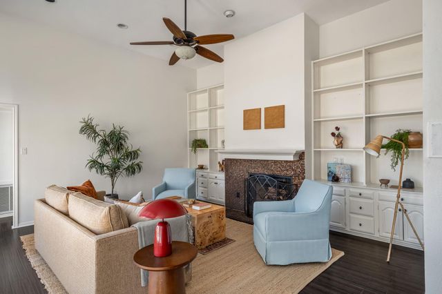 1910 Robbins PL 311, Austin, TX 78705