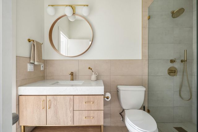 1910 Robbins PL 311, Austin, TX 78705