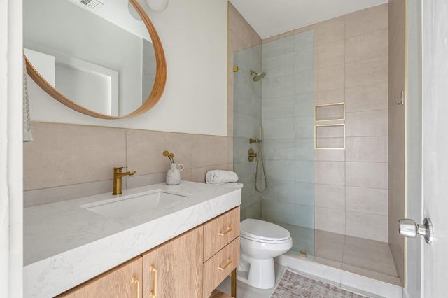 1910 Robbins PL 311, Austin, TX 78705