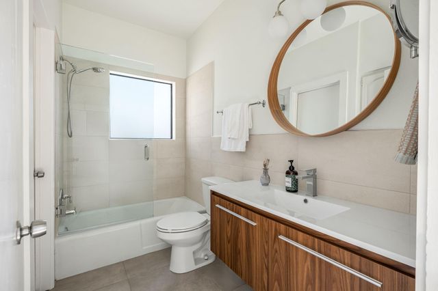 1910 Robbins PL 311, Austin, TX 78705