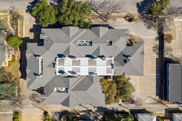 1910 Robbins PL 311, Austin, TX 78705