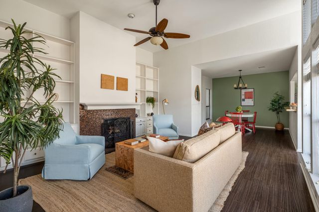 1910 Robbins PL 311, Austin, TX 78705