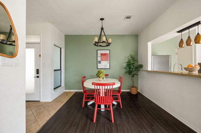 1910 Robbins PL 311, Austin, TX 78705