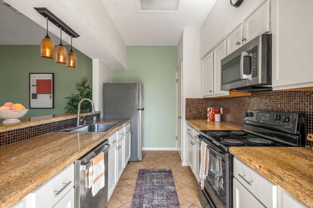 1910 Robbins PL 311, Austin, TX 78705