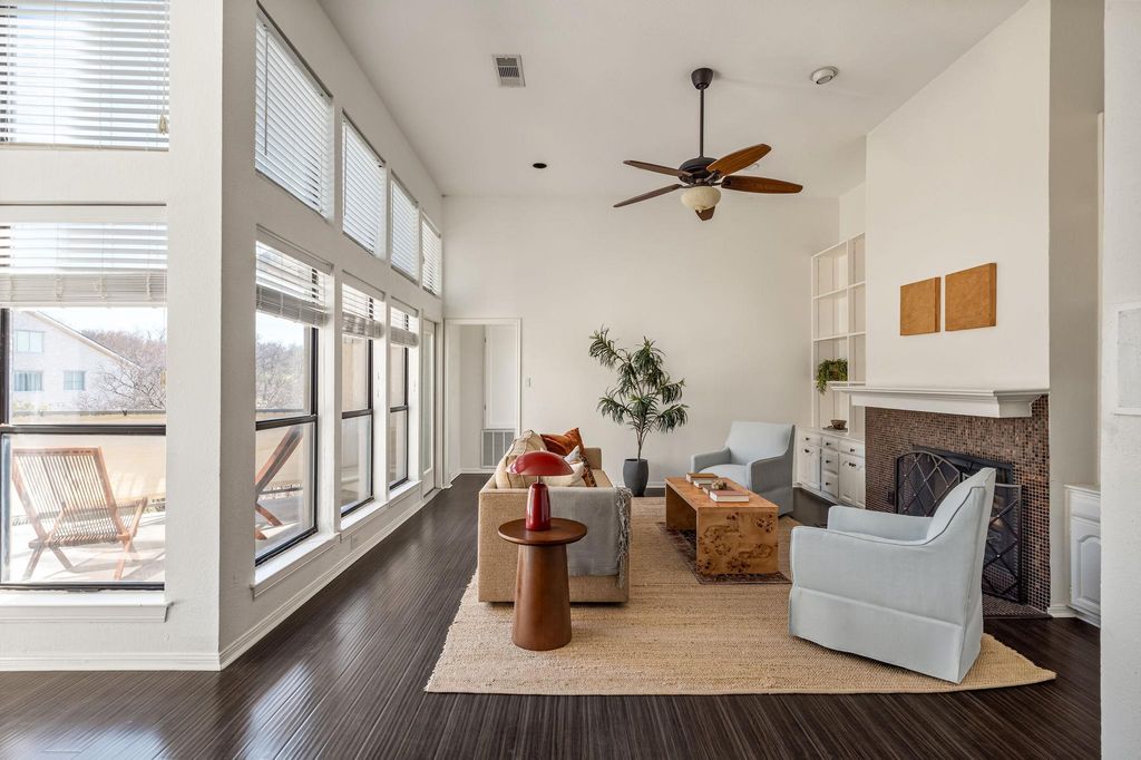 1910 Robbins PL 311, Austin, TX 78705