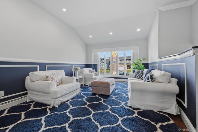 2635 S Seamans Neck Road, Seaford, NY 11783