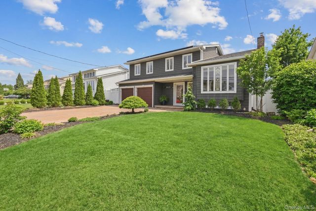 2635 S Seamans Neck Road, Seaford, NY 11783