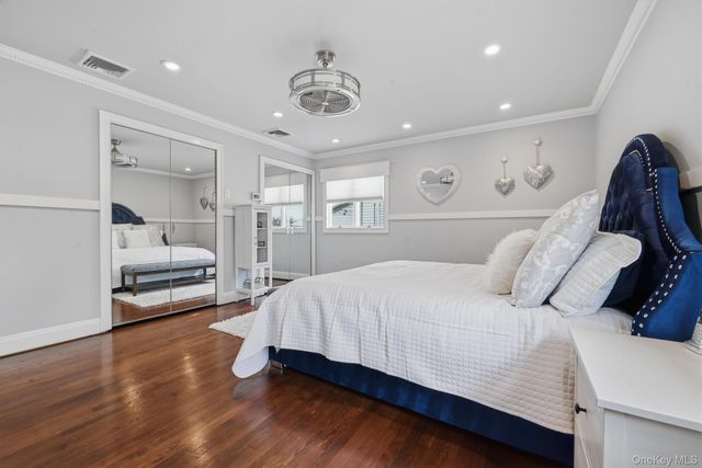 2635 S Seamans Neck Road, Seaford, NY 11783