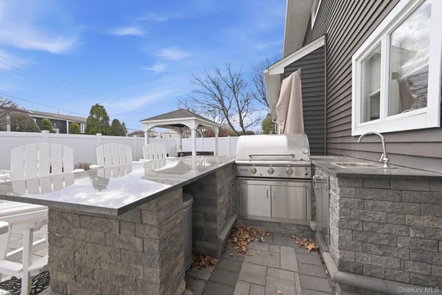 2635 S Seamans Neck Road, Seaford, NY 11783