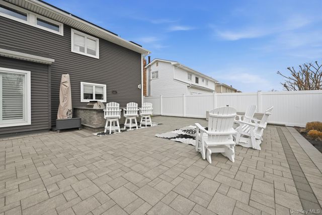 2635 S Seamans Neck Road, Seaford, NY 11783