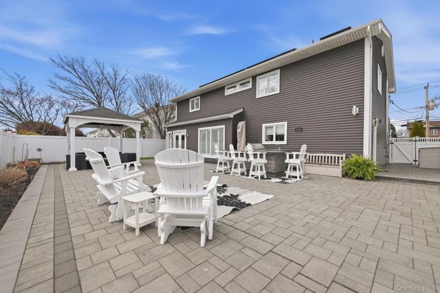 2635 S Seamans Neck Road, Seaford, NY 11783