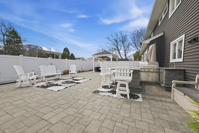 2635 S Seamans Neck Road, Seaford, NY 11783