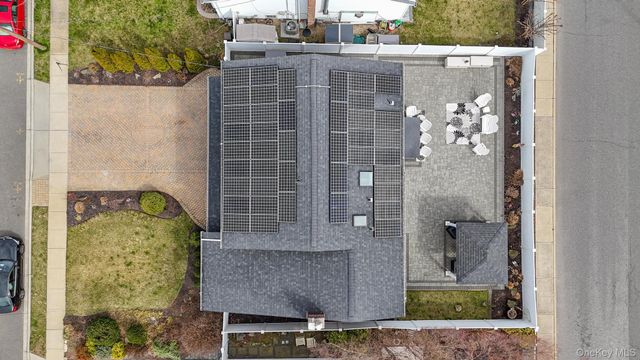 2635 S Seamans Neck Road, Seaford, NY 11783