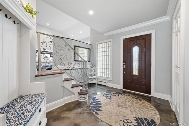 2635 S Seamans Neck Road, Seaford, NY 11783