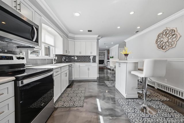 2635 S Seamans Neck Road, Seaford, NY 11783