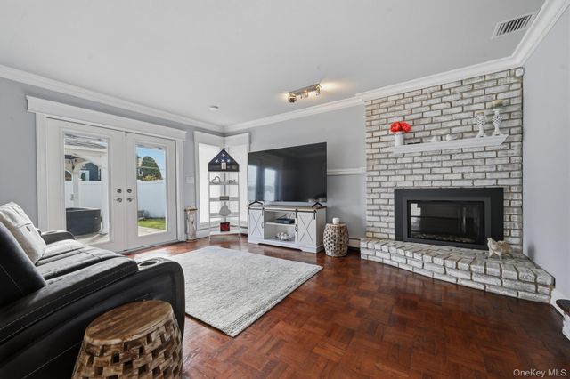 2635 S Seamans Neck Road, Seaford, NY 11783