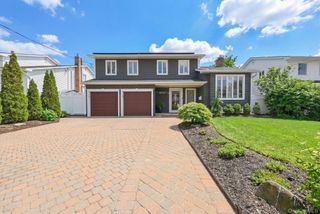 2635 S Seamans Neck Road, Seaford, NY 11783