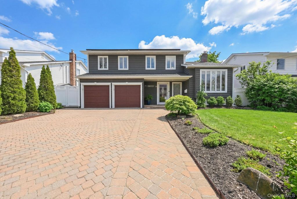 2635 S Seamans Neck Road, Seaford, NY 11783