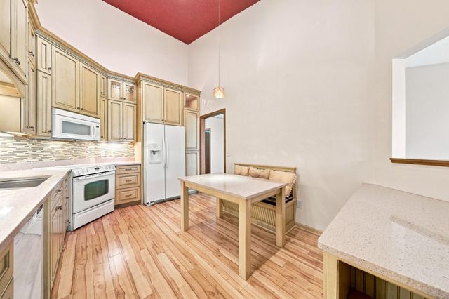833 Southcross Drive E, Burnsville, MN 55306