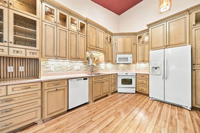 833 Southcross Drive E, Burnsville, MN 55306